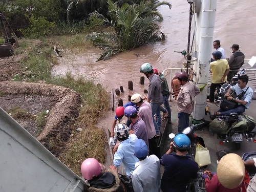 Cứu hộ thành công phà chở khách bị chết máy ảnh 3